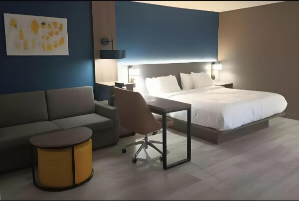 Comfort Inn & Suites image 14