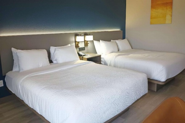 Comfort Inn & Suites image 20